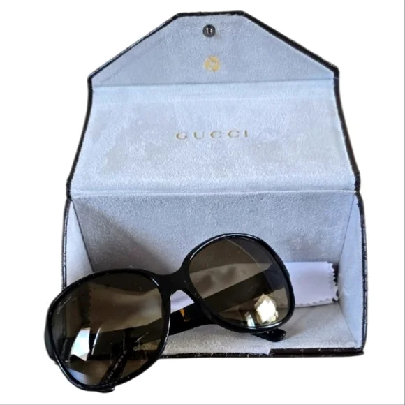 Gucci | Accessories | Gucci Black Sunglasses Wgucci Case  display picture 1